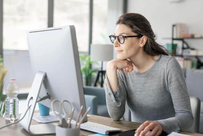 woman exploring uses for AI